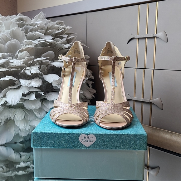 Blue by Betsey Johnson champagne sandals - Picture 6 of 9